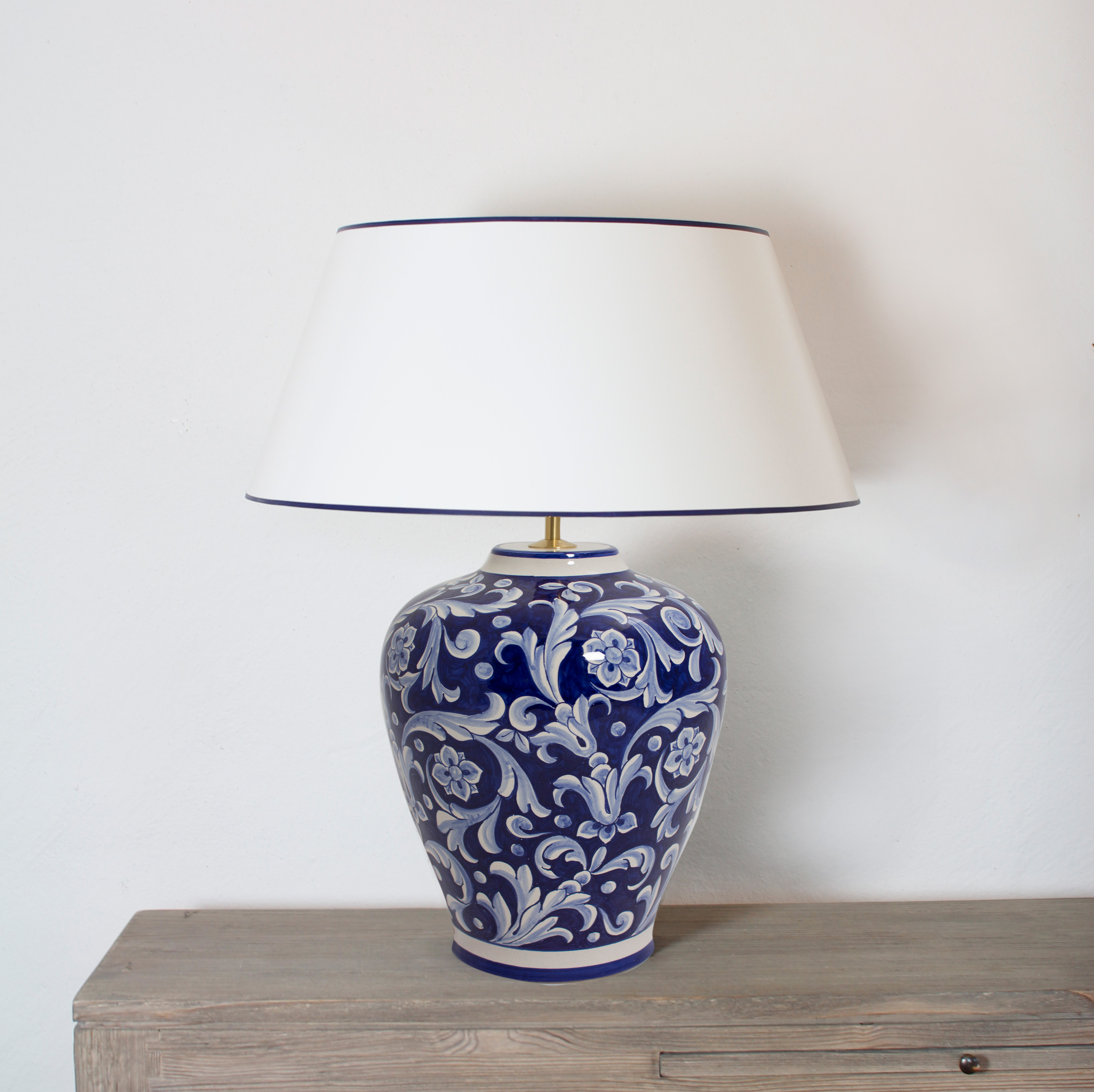 Blaue handgemalte Keramik Tischlampe, florentiner Muster aus Italien