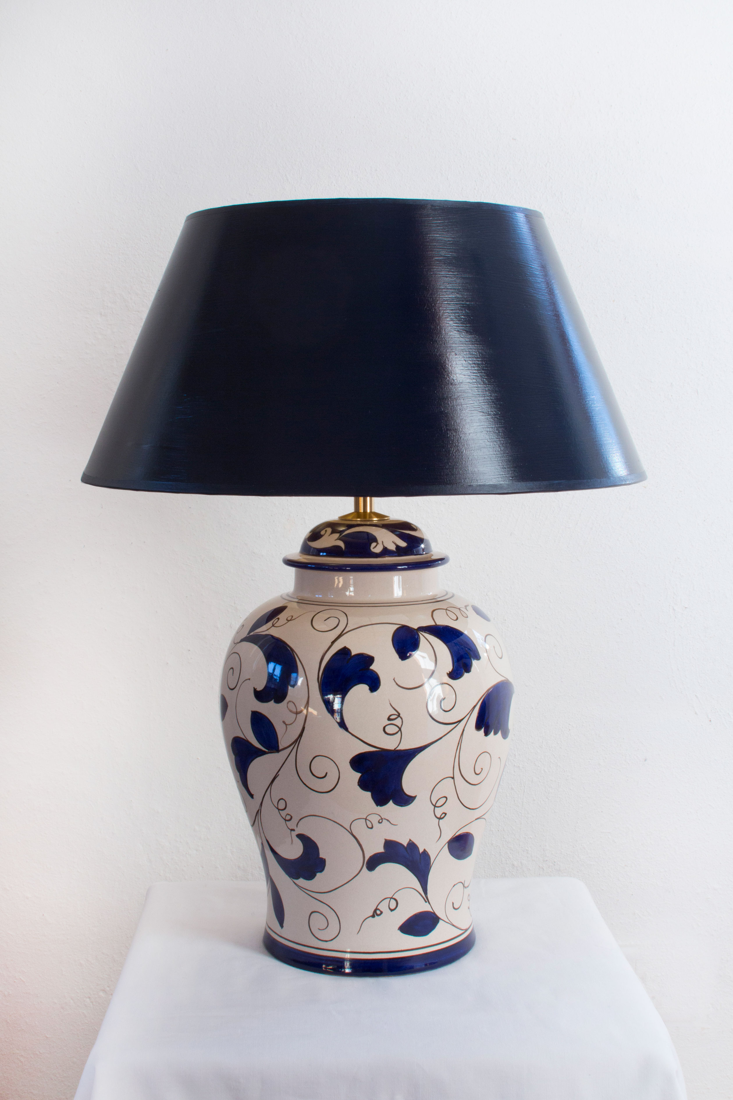 Tischlampe Dunkelblau und Creme Keramik 45 cm St…